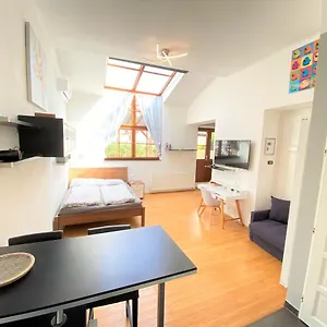 https://black-eagle-apartments.praguehotelsweb.com