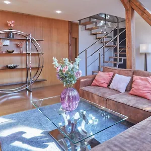 https://zatecka-4-terrace-apartment-in-the-old-town.praguehotelsweb.com